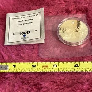 American mint gift of Christmas, the birth of Christ gold plated coin. 05643.